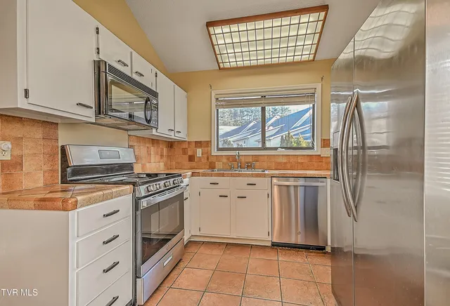 $260,000 | 605 Redstone Drive, Unit 21, Bristol, TN 37620