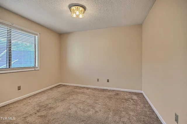 $260,000 | 605 Redstone Drive, Unit 21, Bristol, TN 37620