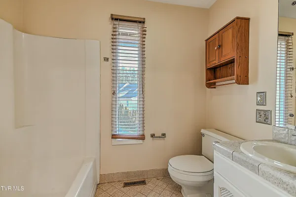 $255,000 | 605 Redstone Drive, Unit 21, Bristol, TN 37620