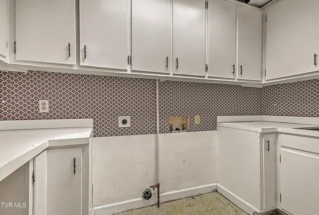 $260,000 | 605 Redstone Drive, Unit 21, Bristol, TN 37620