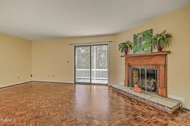 $260,000 | 605 Redstone Drive, Unit 21, Bristol, TN 37620