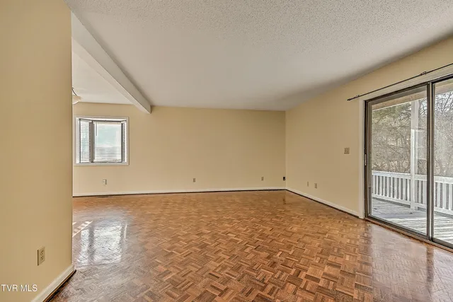 $260,000 | 605 Redstone Drive, Unit 21, Bristol, TN 37620