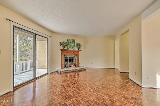 $260,000 | 605 Redstone Drive, Unit 21, Bristol, TN 37620