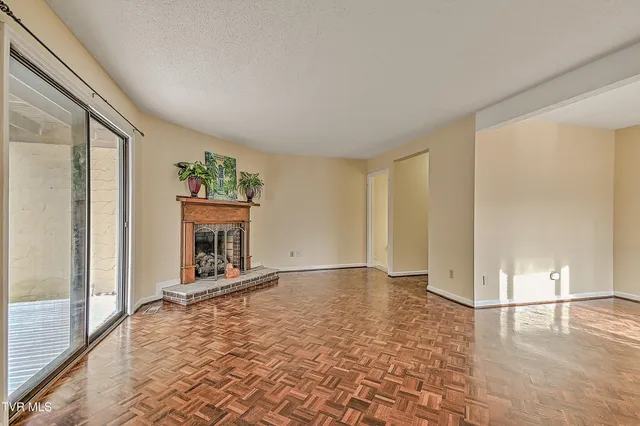 $260,000 | 605 Redstone Drive, Unit 21, Bristol, TN 37620