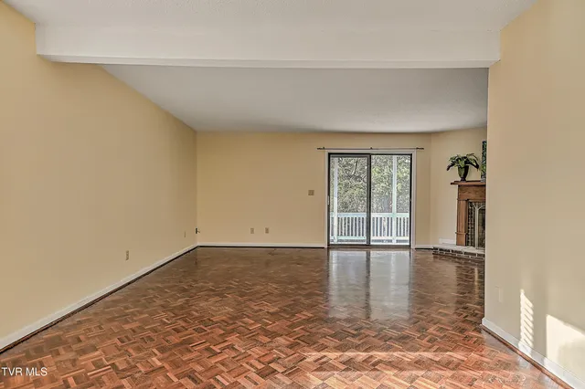 $260,000 | 605 Redstone Drive, Unit 21, Bristol, TN 37620