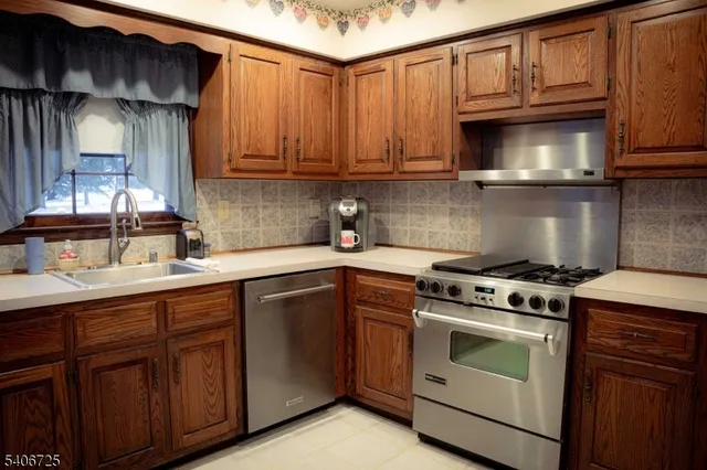 $724,900 | 4 Hickory Lane, Whitehouse Station, NJ 08889