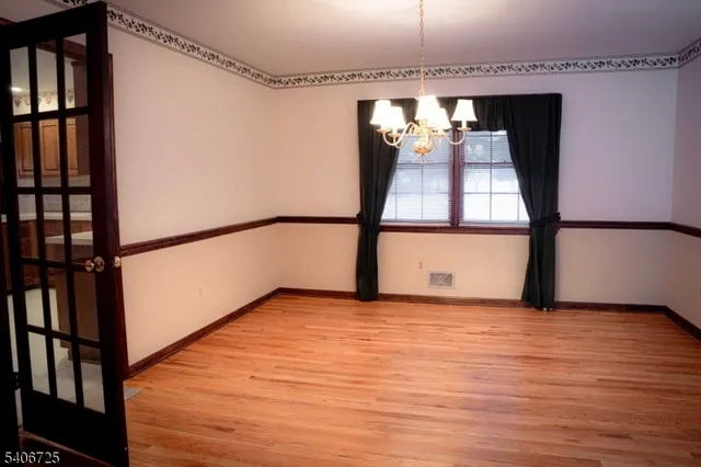 $724,900 | 4 Hickory Lane, Whitehouse Station, NJ 08889