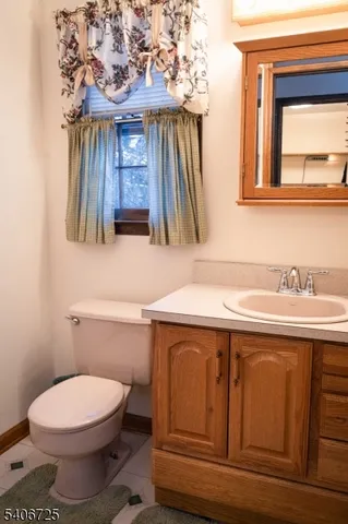 $724,900 | 4 Hickory Lane, Whitehouse Station, NJ 08889