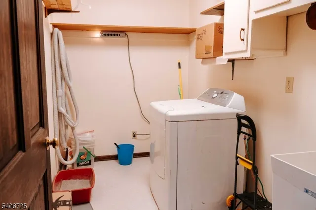 $724,900 | 4 Hickory Lane, Whitehouse Station, NJ 08889