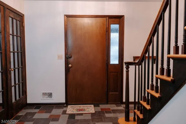 $724,900 | 4 Hickory Lane, Whitehouse Station, NJ 08889