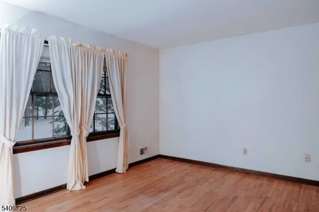 $724,900 | 4 Hickory Lane, Whitehouse Station, NJ 08889