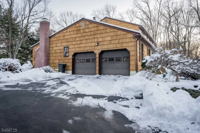 $724,900 | 4 Hickory Lane, Whitehouse Station, NJ 08889