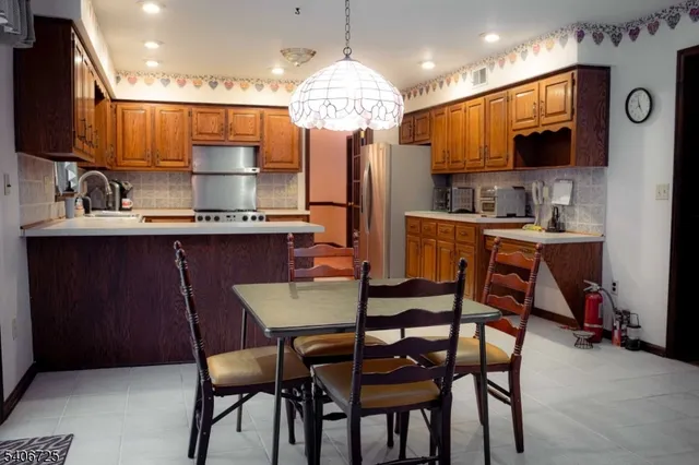 $724,900 | 4 Hickory Lane, Whitehouse Station, NJ 08889