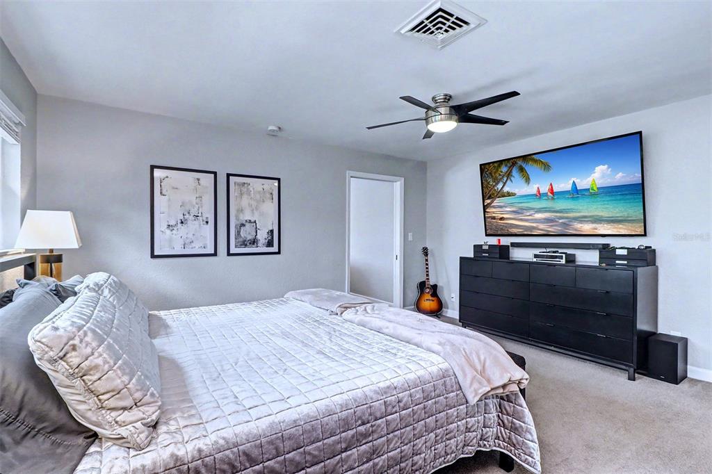 11624 Grove Street Seminole, FL 33772 - Photo 17 of 44