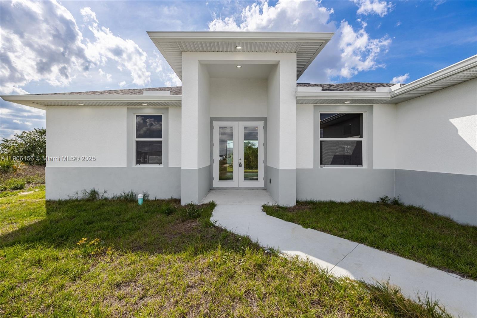 626 Royce Road LaBelle, FL 33935 - Photo 2 of 40 a front view of a house with a yard