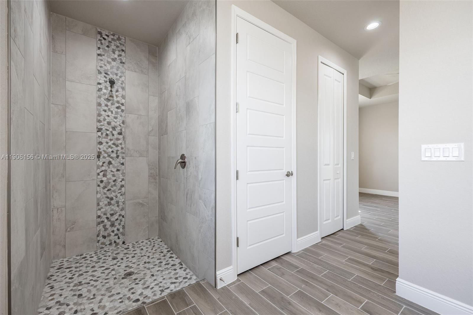 626 Royce Road LaBelle, FL 33935 - Photo 25 of 40 a bathroom with a shower