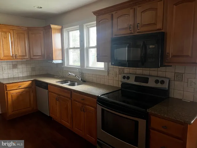 $2,400 | 125 Tilton Street, Hammonton, NJ 08037