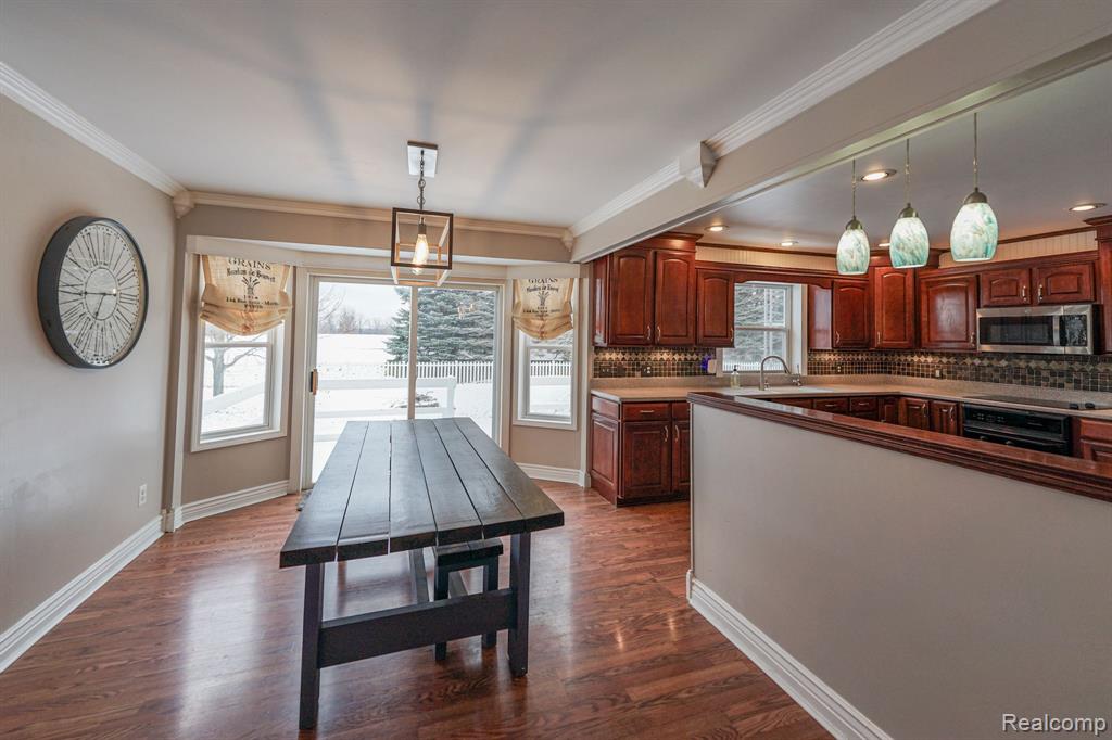 2528 North Lapeer Road Lapeer, MI 48446 - Photo 4 of 39
