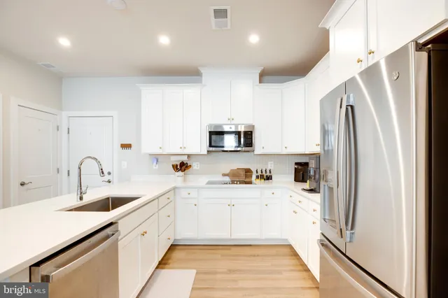 $595,000 | 4614 Olivine Drive, Unit 85, Chantilly, VA 20151