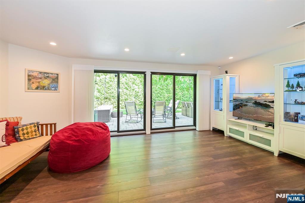 655 Floyd Street Englewood Cliffs, NJ 07632 - Photo 20 of 49