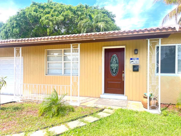 $3,600 | 1520 North 25th Avenue, Unit 1, Hollywood, FL 33020