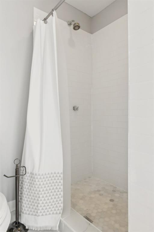 355 Westerhall Court Sandy Springs, GA 30328 - Photo 18 of 37 a bathroom with a shower