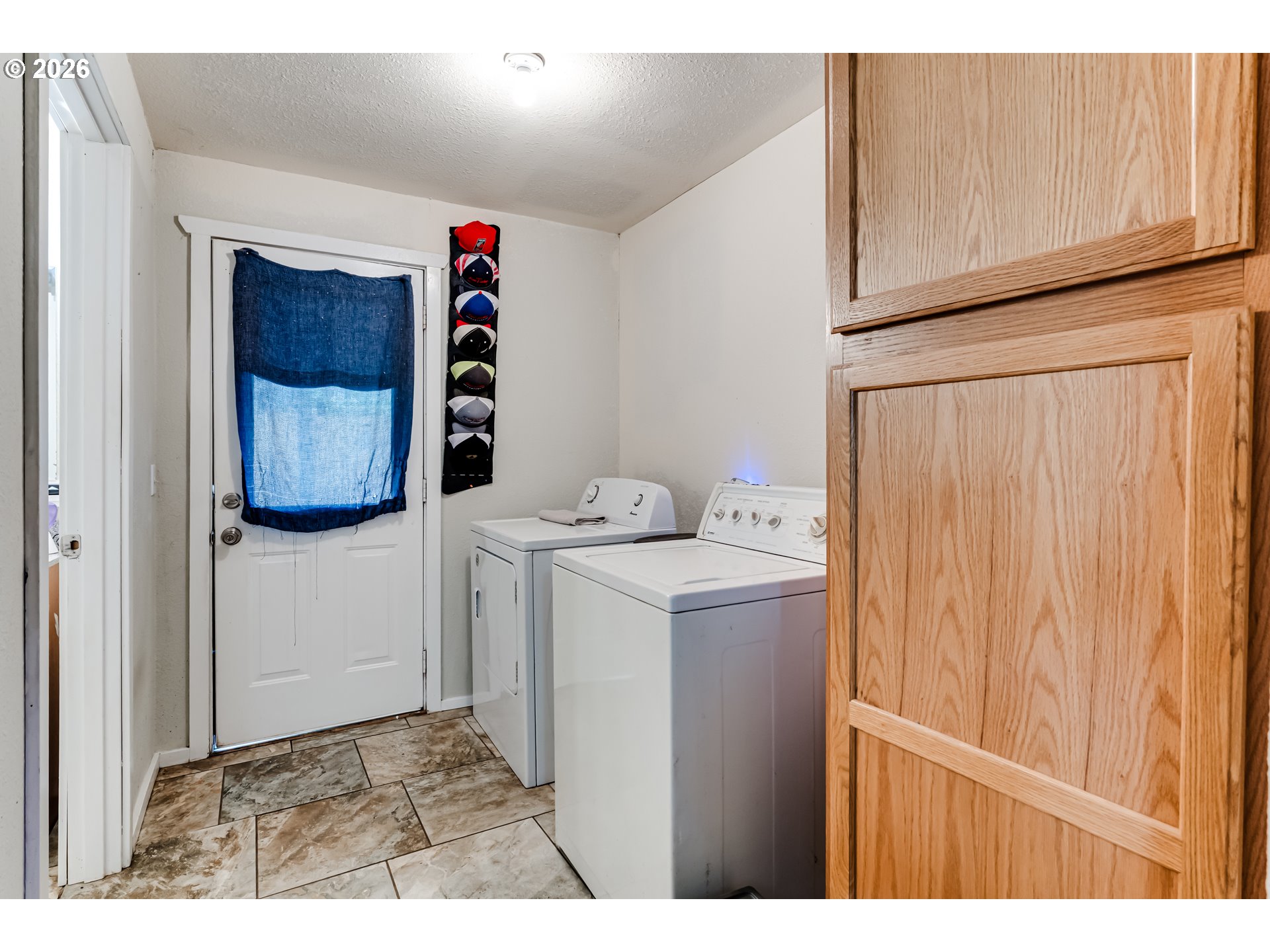525 21st Street Springfield, OR 97477 - Photo 17 of 33 a utility room with dryer and washer