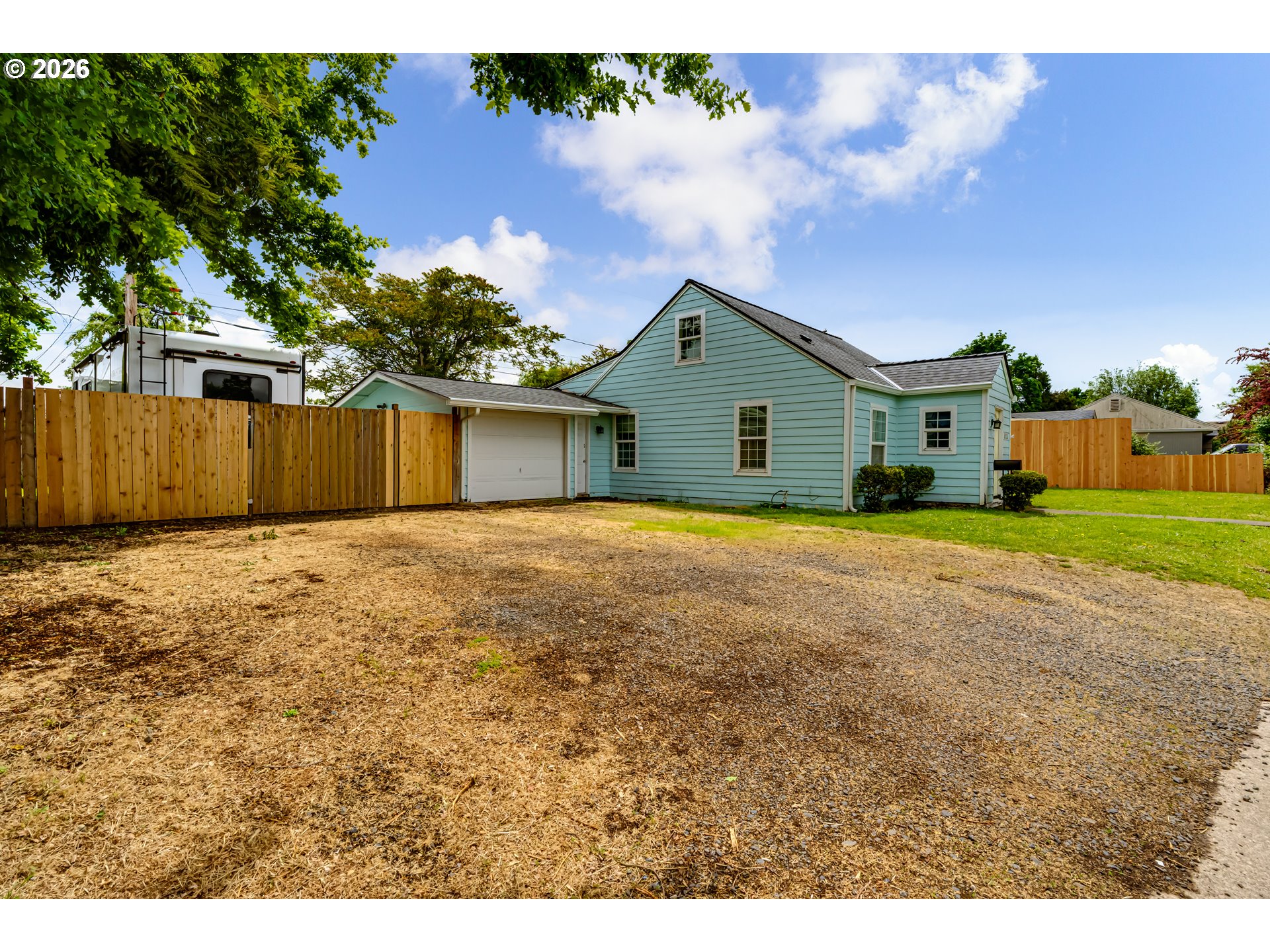 525 21st Street Springfield, OR 97477 - Photo 3 of 33 a view of a house with a yard