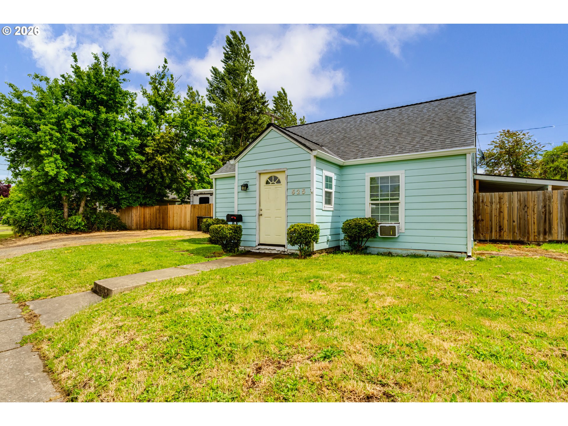 525 21st Street Springfield, OR 97477 - Photo 4 of 33 a view of a house with a yard