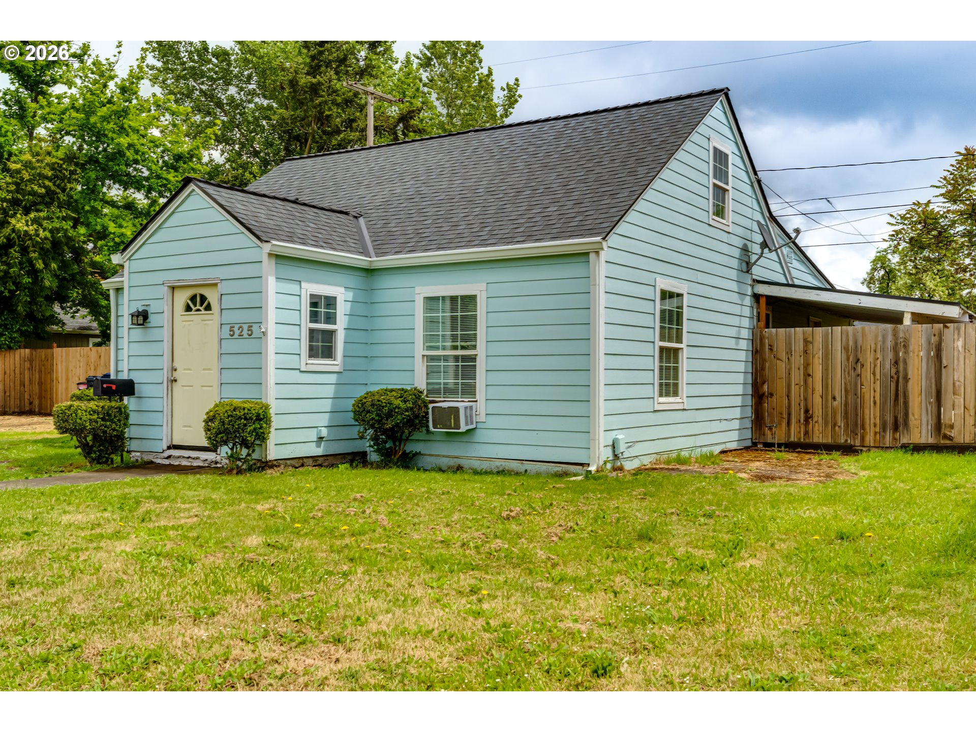 525 21st Street Springfield, OR 97477 - Photo 5 of 33 a view of a house with a yard