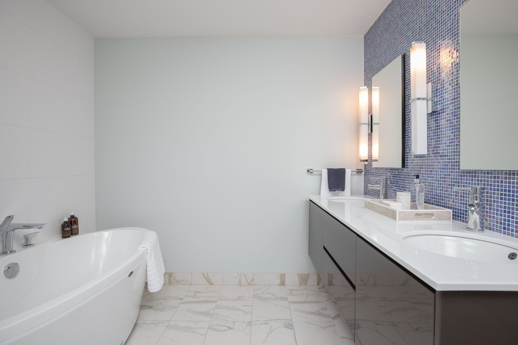 61 Dartmouth Street, Unit 1 Boston, MA 02116 - Photo 14 of 24 a bathroom with a tub sink and mirror