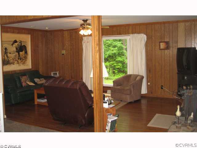 381 Edgar Road Hanover, VA 23069 - Photo 4 of 12 Den/Family/Great Room