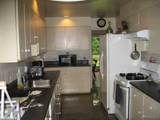 381 Edgar Road Hanover, VA 23069 - Photo 8 of 12 Kitchen