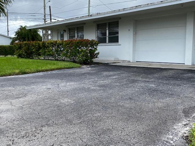 721 Ridge Road, Unit 9 Lantana, FL 33462 - Photo 5 of 30 PRIVATE DRIVEWAY