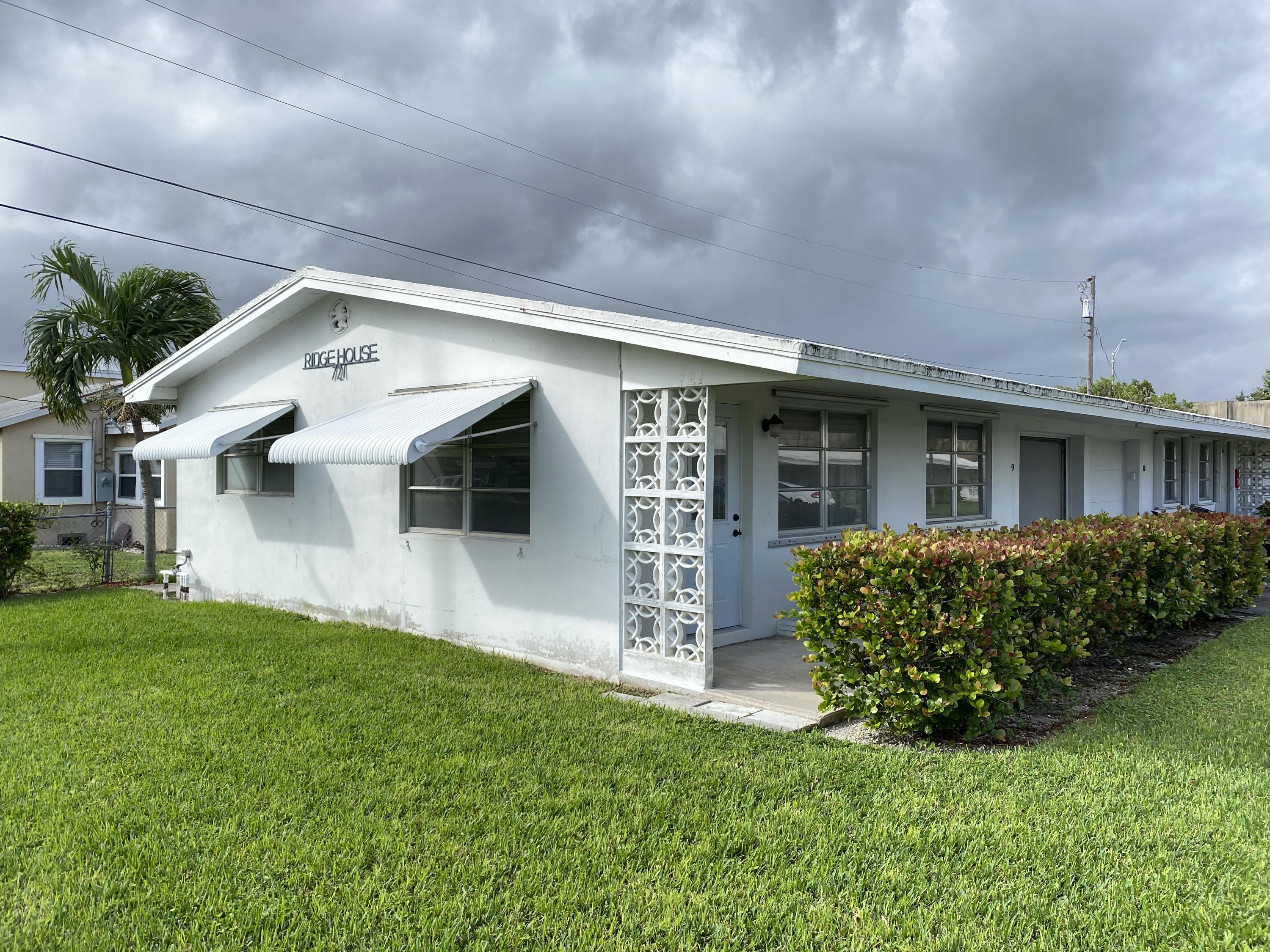 721 Ridge Road, Unit 9 Lantana, FL 33462 - Photo 6 of 30 COVETED END UNIT