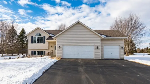 $589,000 | 602 Summerfield Circle, Hudson, WI 54016