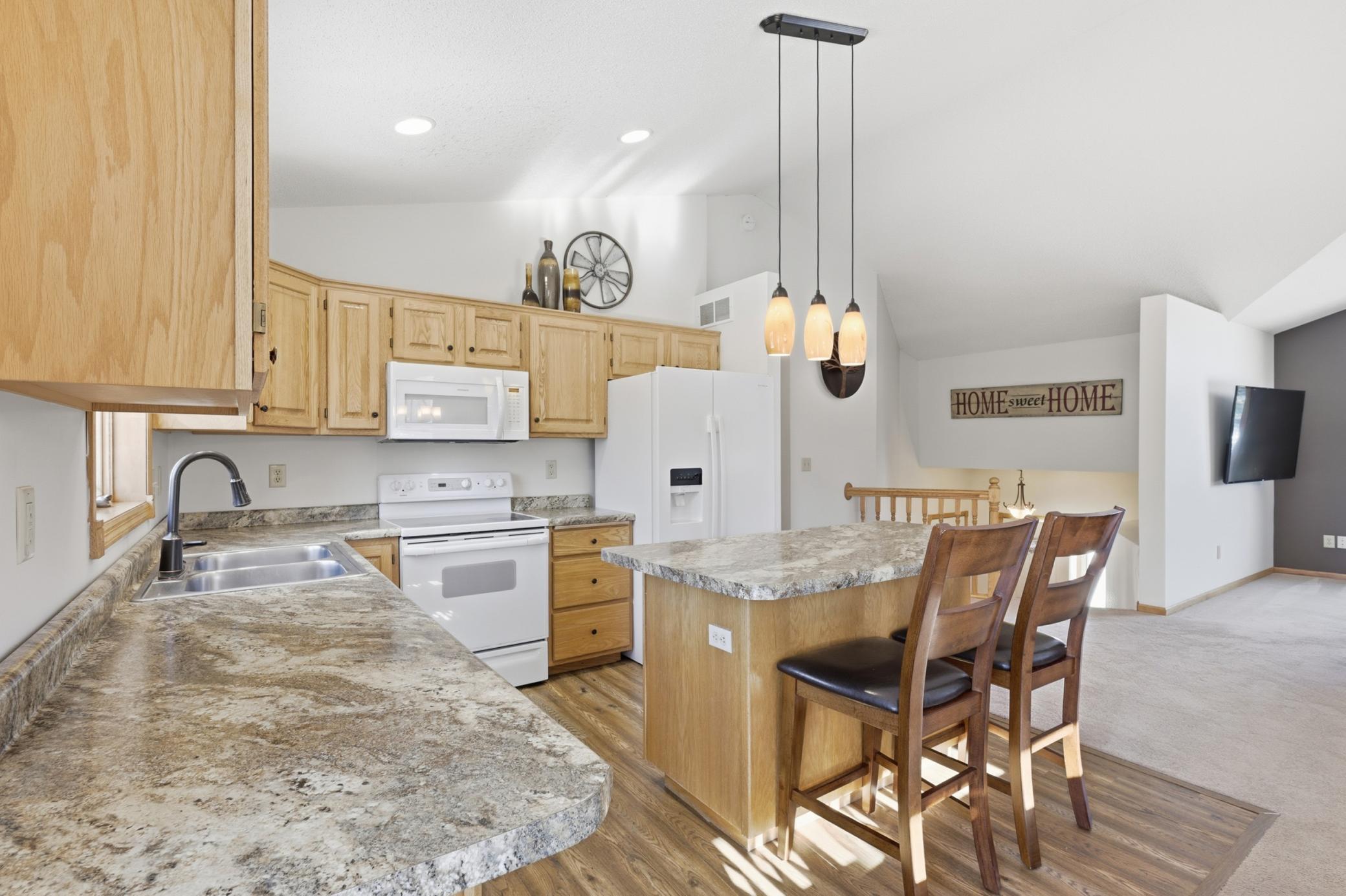 602 Summerfield Circle Hudson, WI 54016 - Photo 4 of 42