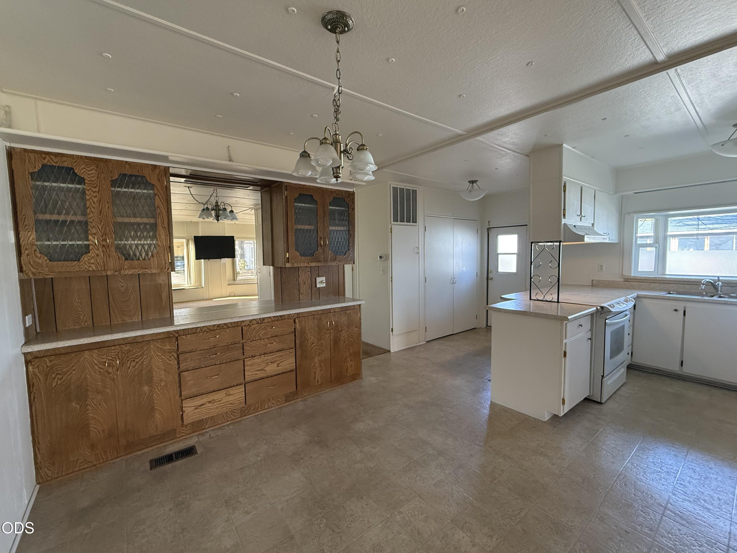 2252 Table Rock Road, Unit SPC 143 Medford, OR 97501 - Photo 8 of 12