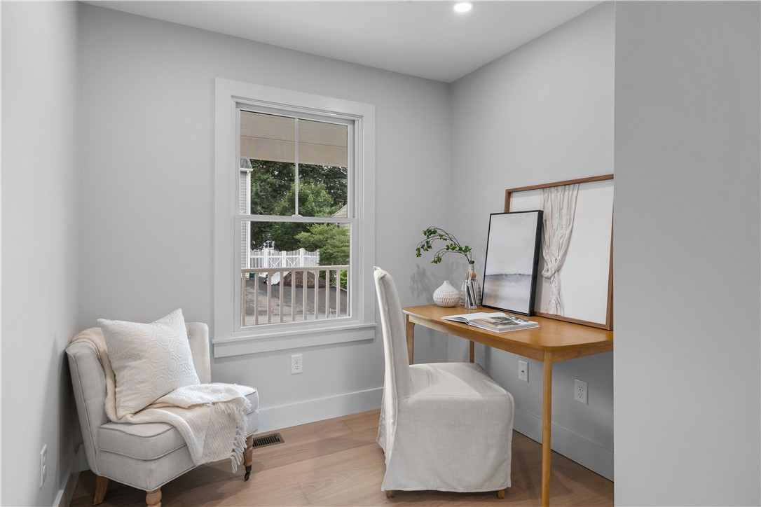 24 Perry Avenue Middletown, RI 02842 - Photo 12 of 36