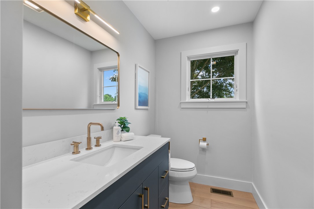 24 Perry Avenue Middletown, RI 02842 - Photo 14 of 36