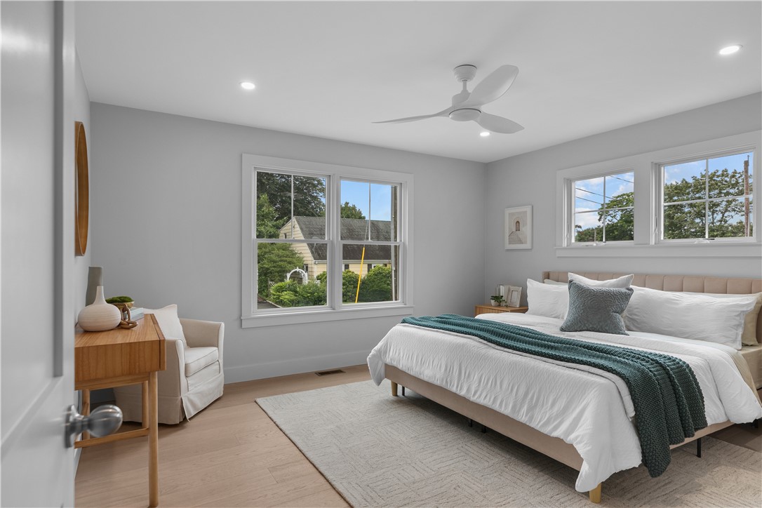 24 Perry Avenue Middletown, RI 02842 - Photo 15 of 36