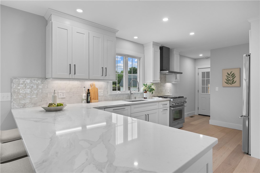 24 Perry Avenue Middletown, RI 02842 - Photo 8 of 36