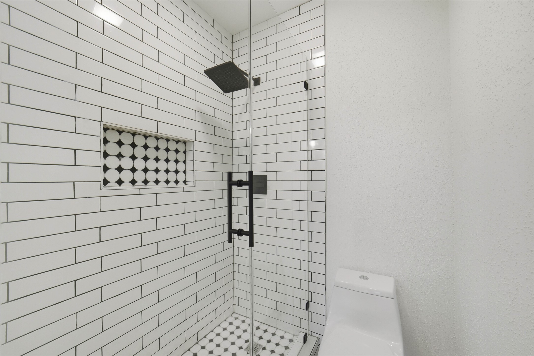 2100 Tanglewilde Street, Unit 625 Houston, TX 77063 - Photo 18 of 23 a bathroom with a shower