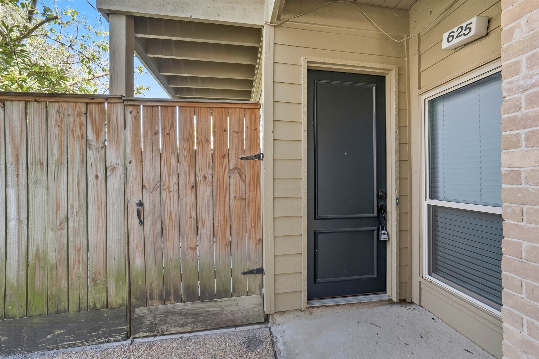 2100 Tanglewilde Street, Unit 625 Houston, TX 77063 - Photo 2 of 23 a view of a wooden door