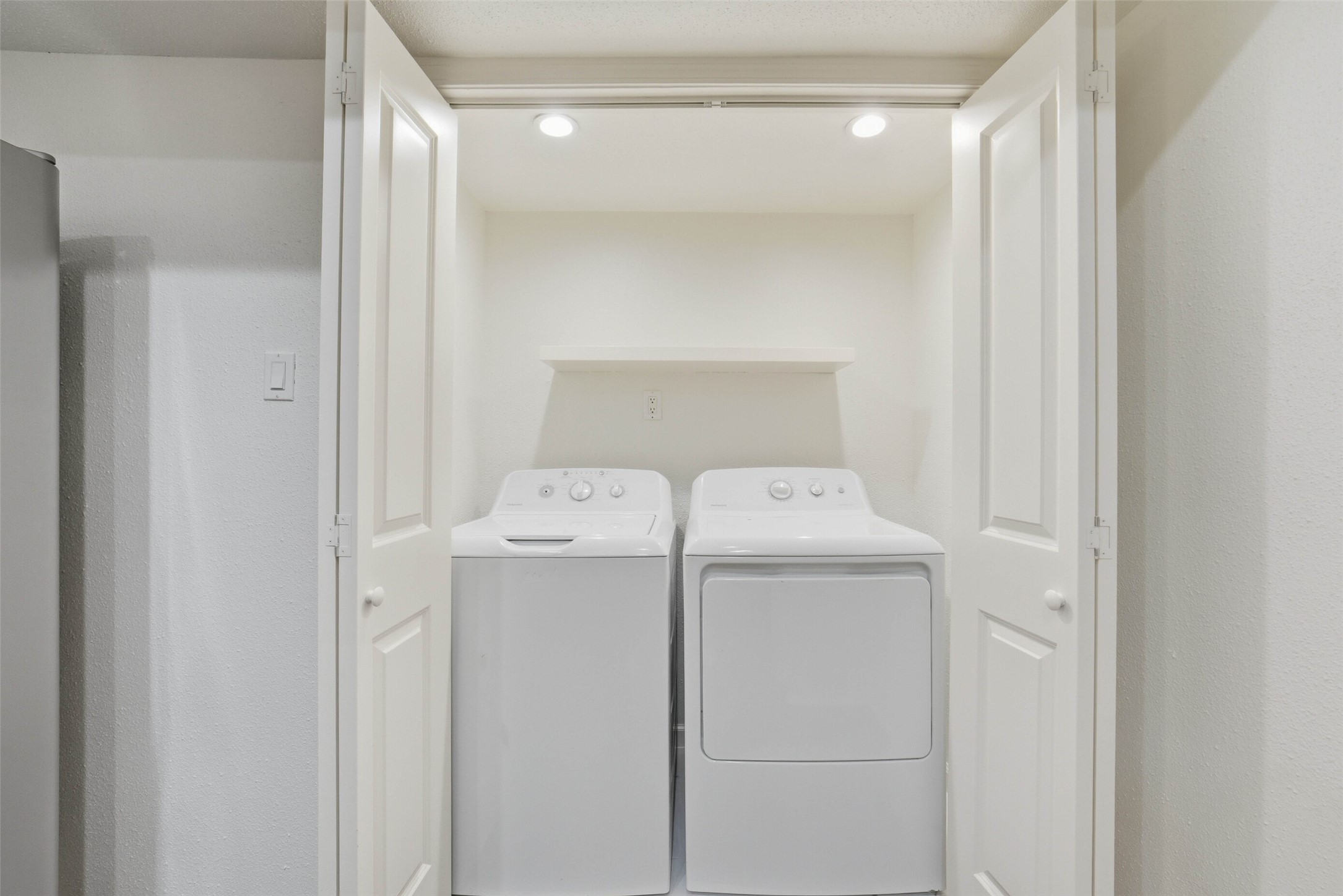 2100 Tanglewilde Street, Unit 625 Houston, TX 77063 - Photo 9 of 23 a utility room with dryer and washer