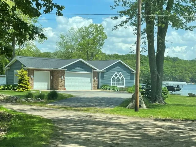 $474,900 | 3389 Mary Ann Drive, Hillsdale, MI 49242