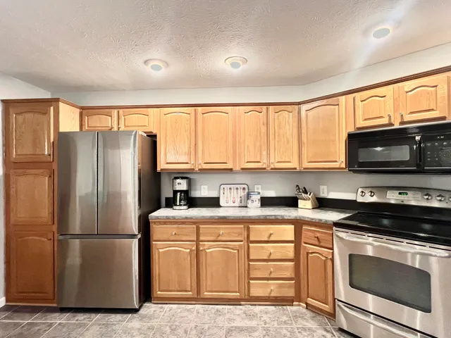 $474,900 | 3389 Mary Ann Drive, Hillsdale, MI 49242