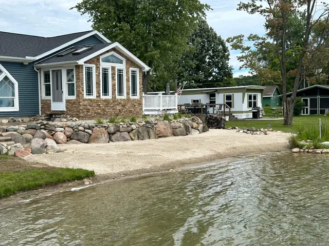 $474,900 | 3389 Mary Ann Drive, Hillsdale, MI 49242