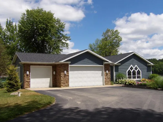 $474,900 | 3389 Mary Ann Drive, Hillsdale, MI 49242