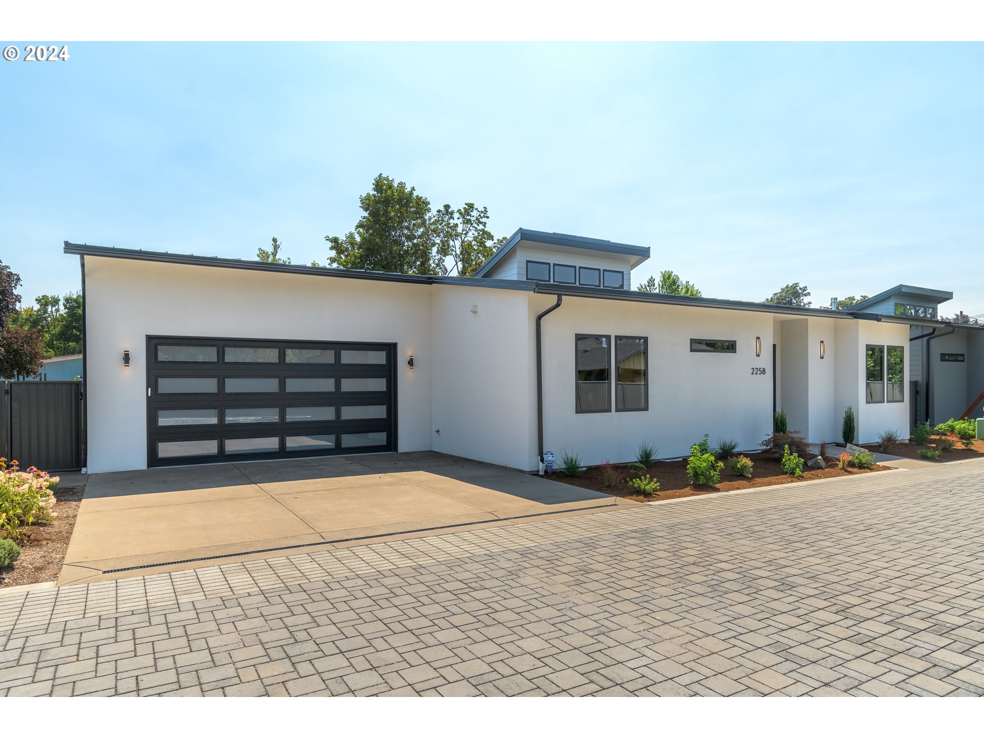 2258 Emerson Drive Eugene, OR 97401 - Photo 3 of 41